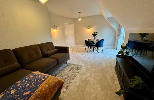 Eastbourne Apartment | Beautiful Escape to The Gables in Old Town