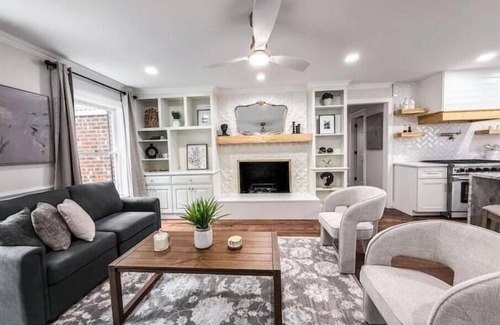 Chapel Hill House | Beautiful Estate in 4 acres of land in Chapel Hill