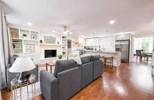 Chapel Hill House | Beautiful Estate in 4 acres of land in Chapel Hill