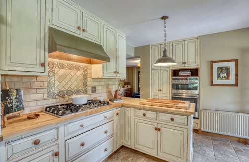 Bluemont Villa | Beautiful Estate Nestled in the Blueridge Near Bluemont Wine Country