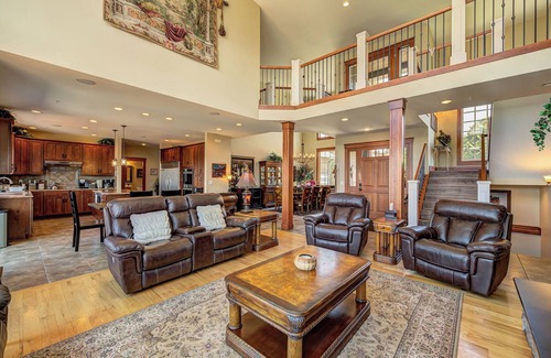 East Wenatchee House | Beautiful estate with a breathtaking view, pool, hot tub, theater room & more!