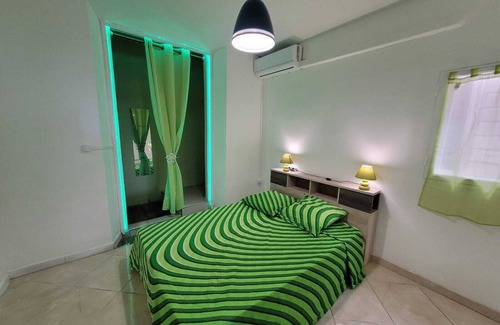 Sainte-Marie Apartment | Beautiful F4 sea view near TOMBOLO in Sainte Marie