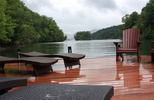 Topton House | Beautiful Fall Lake getaway! Thanksgiving & Campbell Folk Art Fest wknds open!