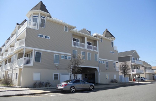 Seaside Heights House | Beautiful Family Retreat - 4 Bedroom Townhouse - 1 Block To The Beach