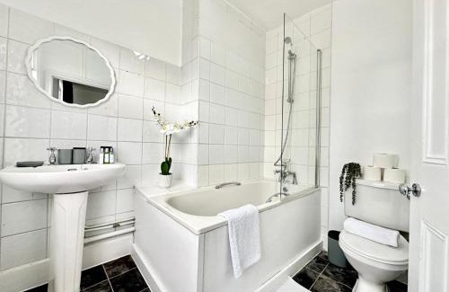 Askew Apartment | Beautiful Family Apartment In Shepherd Bush