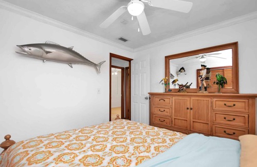 Eden Pines Bed & Breakfast | Beautiful Family Big Pine Retreat! Short drive to Key West!