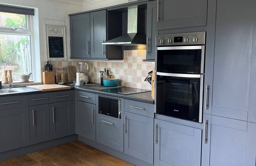 Bath House | Beautiful family friendly home - level walking distance to Bath city centre