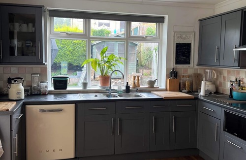 Bath House | Beautiful family friendly home - level walking distance to Bath city centre