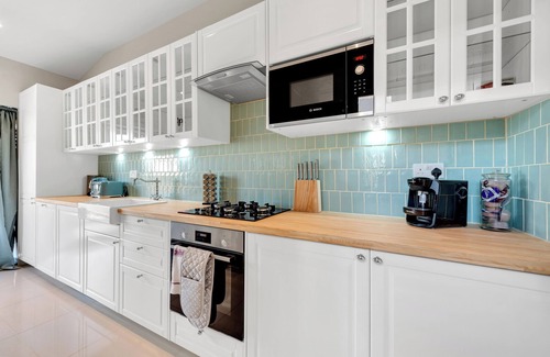 Lewisham Apartment | Beautiful Family Home in Quiet, Leafy Area