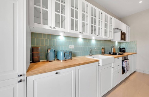 Lewisham Apartment | Beautiful Family Home in Quiet, Leafy Area
