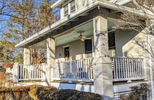 Potomac West House | Beautiful Family Home Walkable to Old Town Alexandria