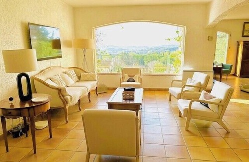 Ollioules House | Beautiful family home with sea view