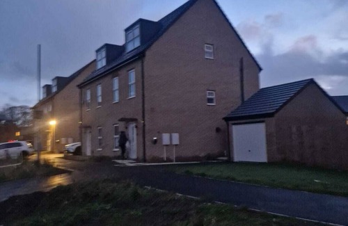 Killingbeck House | Beautiful Family home with free WiFi and Parking