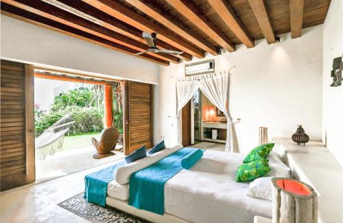 Petacalco House | Beautiful Family House Beachfront