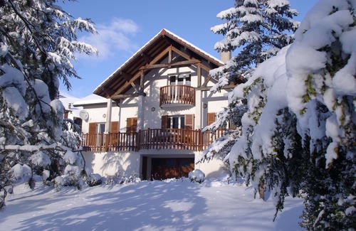 Montcusel House | Beautiful family residence on the lake route