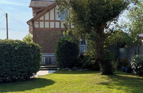 Jullouville Villa | Beautiful family seaside villa 200m from the beach