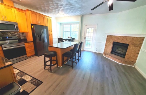 Norfolk - Virginia Beach House | Beautiful family sized townhouse/10 min to the beach