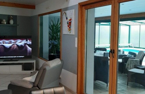 Clohars-Fouesnant Villa | Beautiful farmhouse on enclosed garden of 6000m2 with heated indoor pool