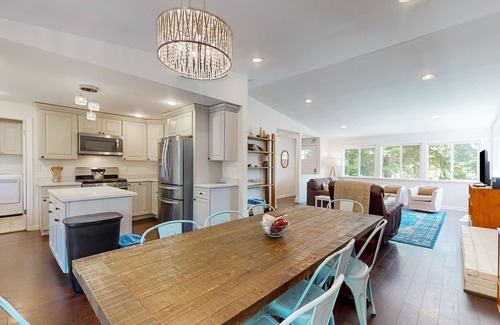 Bainbridge Island House | Beautiful Farmhouse-Chic Retreat | Large Fenced Yard & Chef's Kitchen