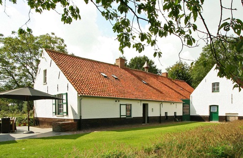Beernem House | Beautiful Farmhouse in Beernem With Garden