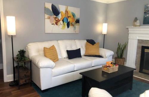 Sandtown House | Beautiful Farmhouse near Atlanta's Airport!