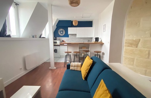 Bordeaux Golden Triangle Apartment | Beautiful flat in a historic building near the Allées de Tourny