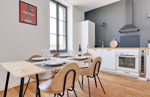 Carcassonne Apartment | Beautiful flat with old-world charm and garden