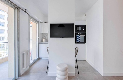 Juan-les-Pins Apartment | Beautiful flat with balcony - 200m from the beach