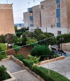 Qawra Apartment | Beautiful flat with Swimming-pool & Seaview