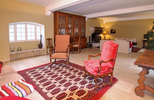Chateauneuf-du-Rhone House | Beautiful and large cottage with charm and character.
