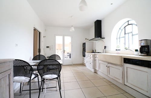 L'Isle-sur-la-Sorgue Villa | Beautiful holiday villa with pool in Saint-Antoine