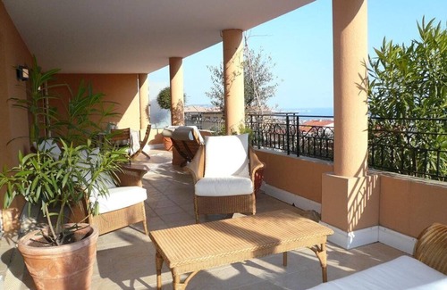 Les Termes Apartment | Beautiful apartment on the hills with sea view