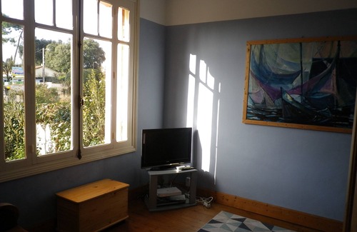 Meschers-sur-Gironde House | Beautiful villa, 1930's, 5 mins walk to beach and all shops. Wifi, 12 p, 5 ch.