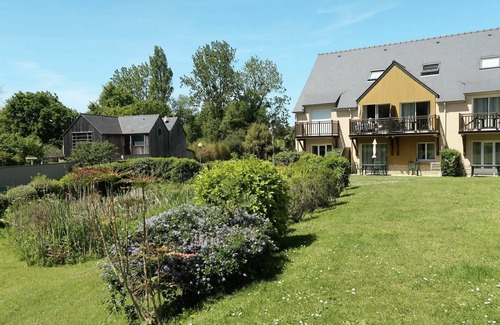 Saint-Briac-sur-Mer Apartment | Beautiful apartment for 4 people with pool, WIFI, TV, terrace, pets allowed and parking