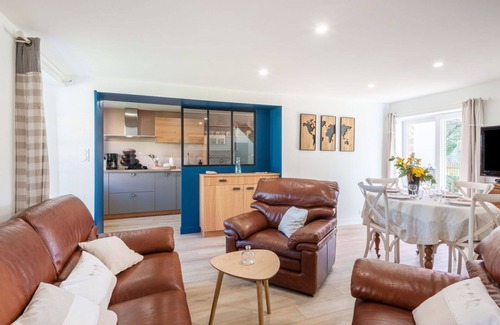 Creances Villa | Beautiful apartment in villa for 4 guests with WIFI, TV, terrace, pets allowed and parking