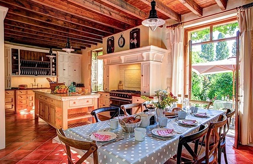 Caplong Villa | Beautiful Stone Farmhouse, Private Pool, Idyllic Setting Amongst Vineyards near Sainte-Foy-la-Grande