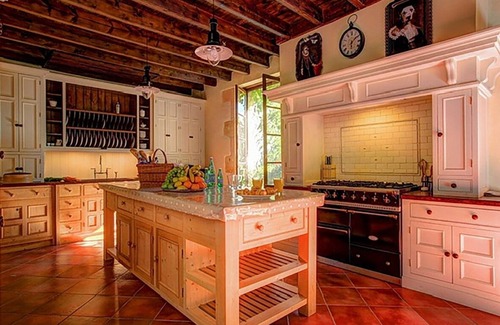 Caplong Villa | Beautiful Stone Farmhouse, Private Pool, Idyllic Setting Amongst Vineyards near Sainte-Foy-la-Grande