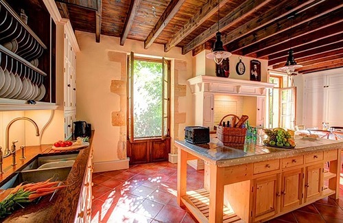 Caplong Villa | Beautiful Stone Farmhouse, Private Pool, Idyllic Setting Amongst Vineyards near Sainte-Foy-la-Grande