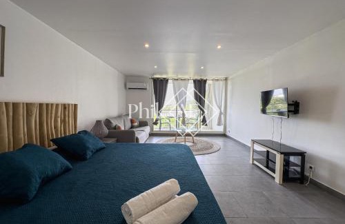 Orient Bay Apartment | Beautiful front beach studio at Mt Vernon