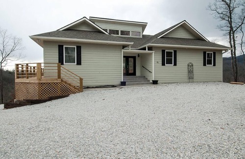 Marble House | Beautiful Fully Equipped Mountain Retreat with Stunning Views