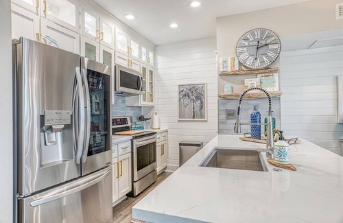 Red Fish Cove Condo | Beautiful, fully remodeled beach front condo next to Pointe West Beach Club!