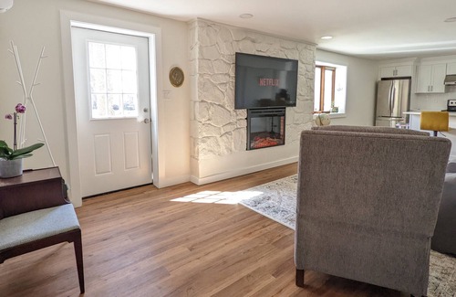 Greentree Apartment | Beautiful, fully renovated 1-bedroom suite, 20 minutes from Philadelpia
