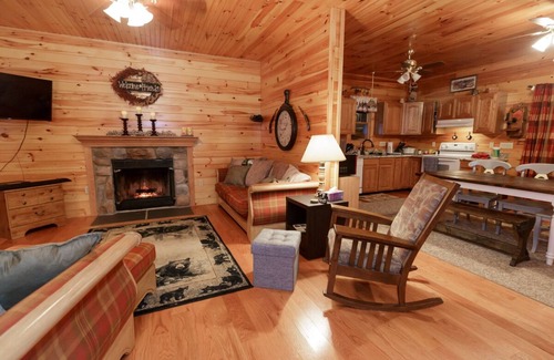 Luray Cabin | Beautiful, Fun Log Cabin! Free Wifi!