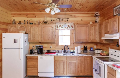 Luray Cabin | Beautiful, Fun Log Cabin! Free Wifi!