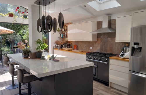 Tudor House | Beautiful Airy house by river Thames