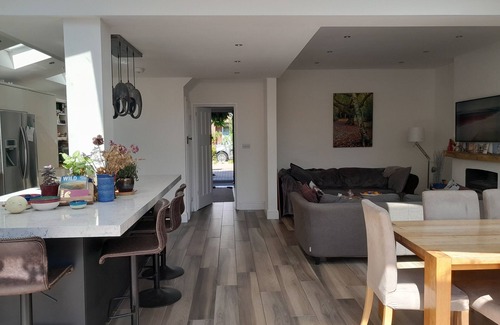 Tudor House | Beautiful Airy house by river Thames