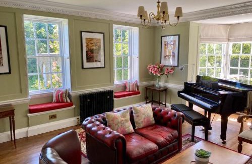 Selsey House | Beautiful Georgian Farmhouse near to beaches