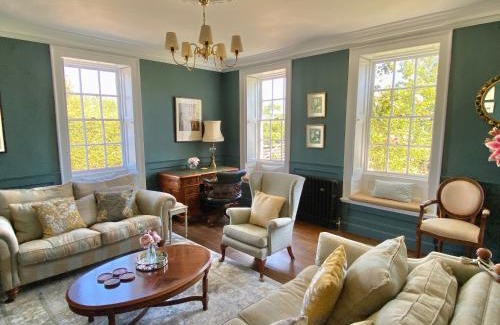 Selsey House | Beautiful Georgian Farmhouse near to beaches