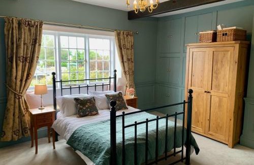 Selsey House | Beautiful Georgian Farmhouse near to beaches