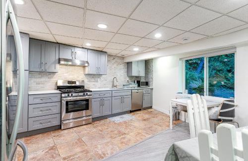 Canyon Heights House | Beautiful Getaway in Scenic North Vancouver